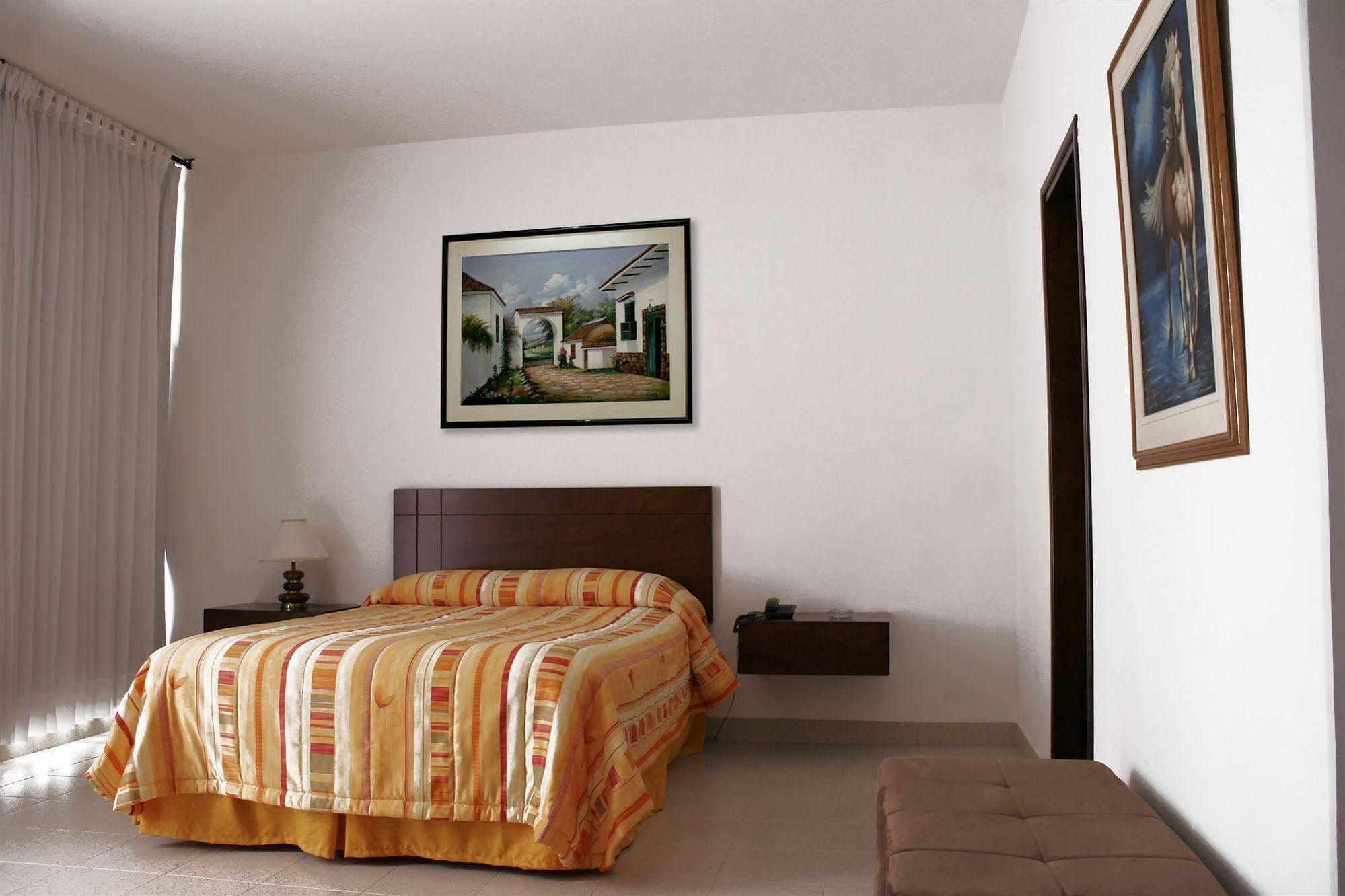 Hotel Royal Plaza Cali Extérieur photo