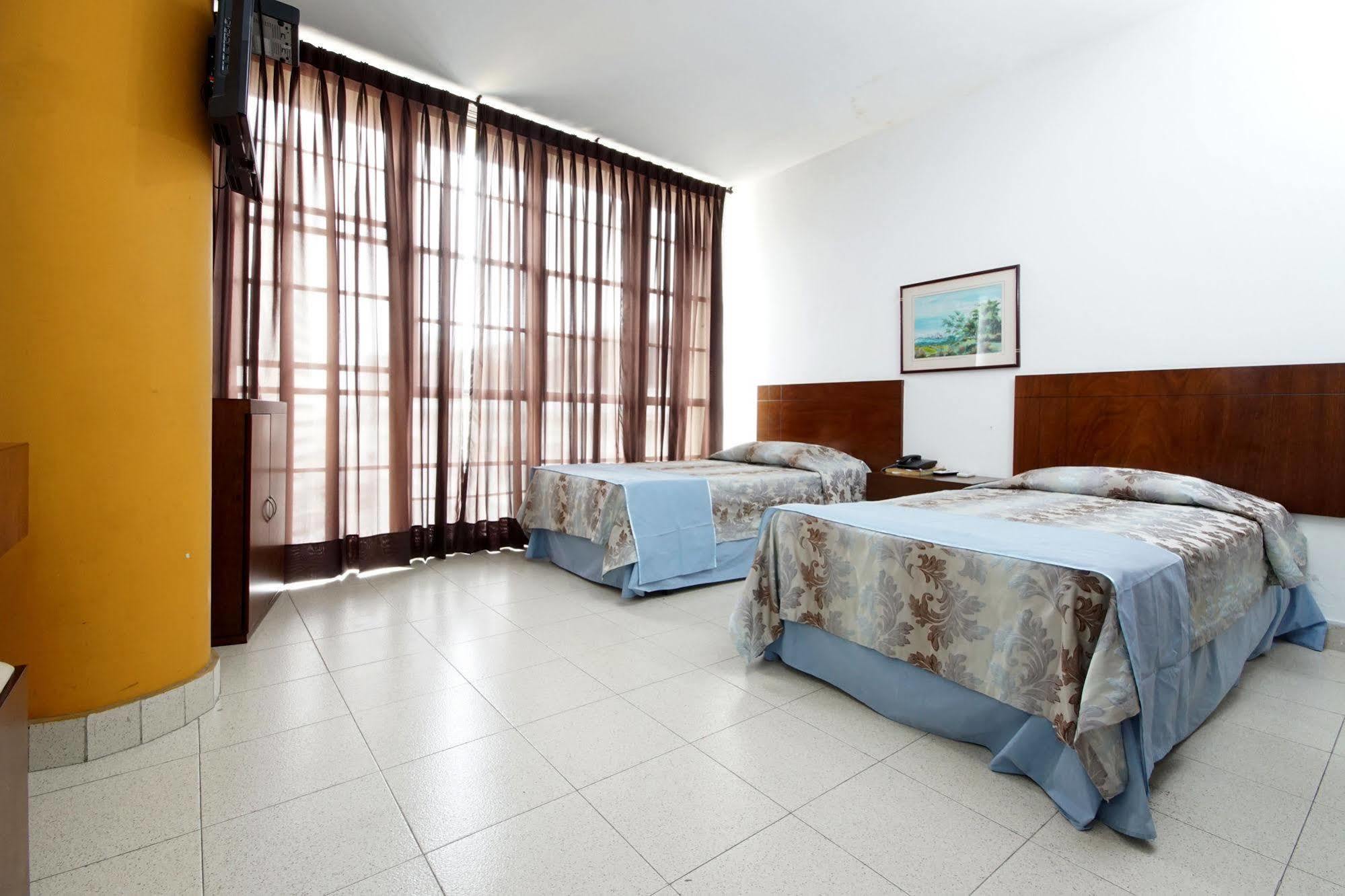 Hotel Royal Plaza Cali Extérieur photo